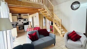 Télévision, cheminée, lecteur de DVD, chaßne hi-fi