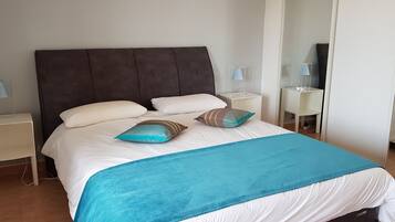 2 chambres, fer et planche à repasser, Wi-Fi, draps fournis