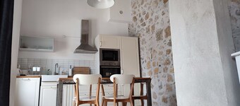 Casa in pietra con vasca idromassaggio e aria condizionata