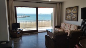 TV - ROSES Super apartment PREMIERE LIGNE de MER for 6.- 8 PERSONES CENTRE VILLE (ROSAS)