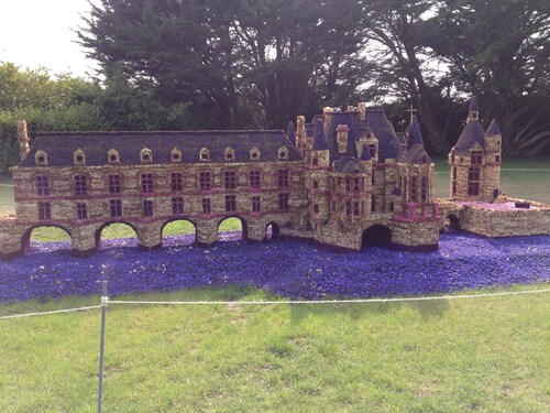 Longere bleue en bord de mer