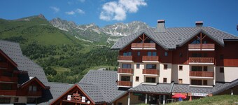Charming 2-room apartment facing south on the top floor overlooking the slopes 4 beds + 1 baby