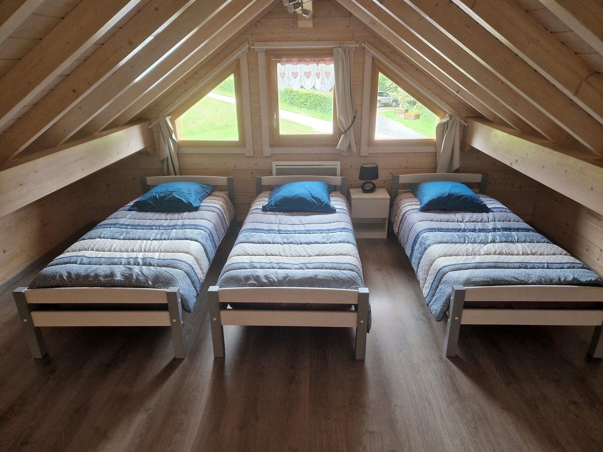 3 chambres, fer et planche à repasser, lit parapluie, Wi-Fi gratuit