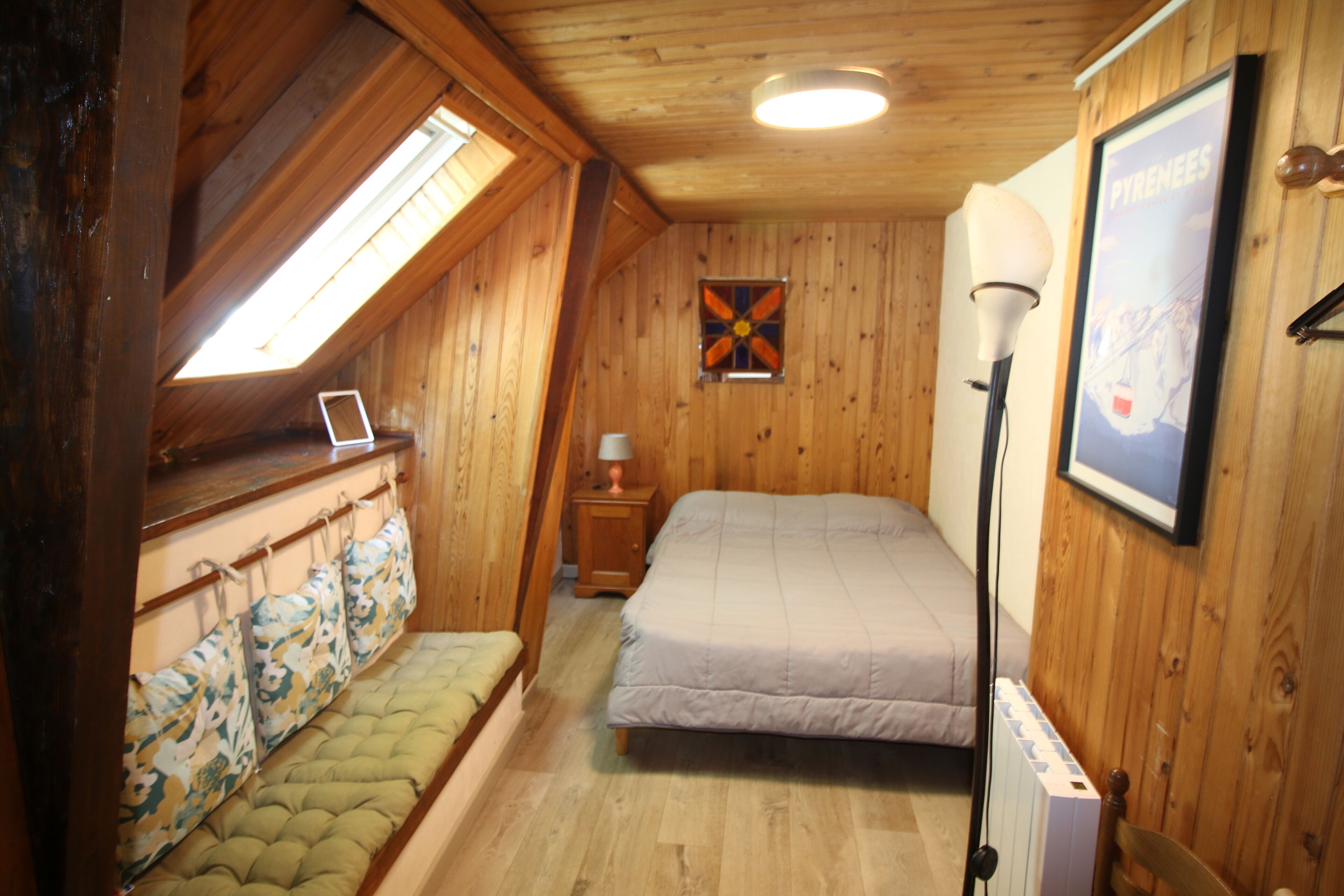 5 bedrooms, desk, iron/ironing board, travel crib