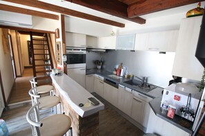 Coffee/tea maker, fridge, microwave, oven