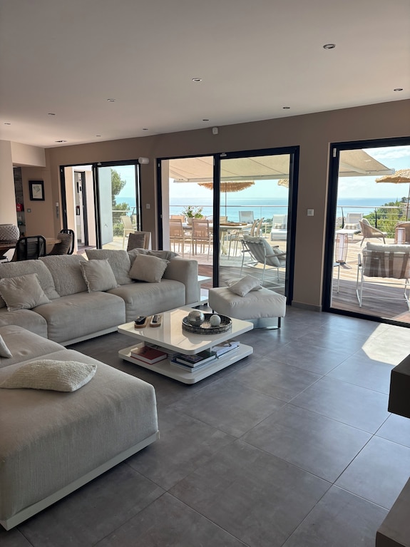 Villa Dido Contemporaine Vue Mer . 5 Chambres En Suite Avec Terrasse Vue Mer - Var