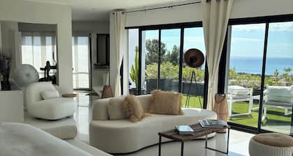 LES ISSAMBRES SUPERB ZEITGENÖSSISCHE ARCHITEKTUR VILLA VOLLER MEERBLICK POOL