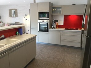 Fridge, microwave, oven, stovetop - Vacation rental L'ISLE SUR LA SORGUE LS2-307 (L´Isle sur la Sorgue)