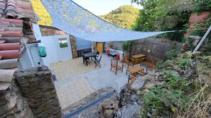 Outdoor dining - Mirabeau, house  6p  large terrace, garden and pool (saint sebastien d'aigrefeuille)