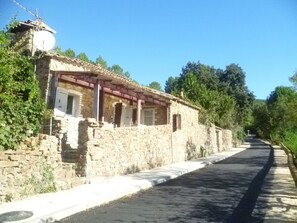 Exterior - Mirabeau, house  6p  large terrace, garden and pool (saint sebastien d'aigrefeuille)