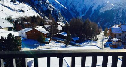 ZENTRUM UND FUSS DER PISTEN 15M VON DEM "TEUFEL"