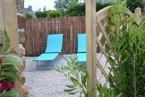 Property grounds - Penty, ideal for couple, 500 m from sea, GR 34, 1km from Voie Verte (bicycle path) (Camaret sur mer)