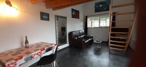 Flat-screen TV, books, stereo - Penty, ideal for couple, 500 m from sea, GR 34, 1km from Voie Verte (bicycle path) (Camaret sur mer)