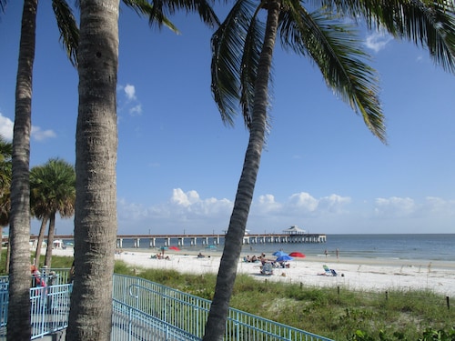 Fenced Pet friendly Villa.