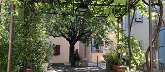 Aix countryside, gîte in the heart of an old village at the foot of Sainte Victoire 