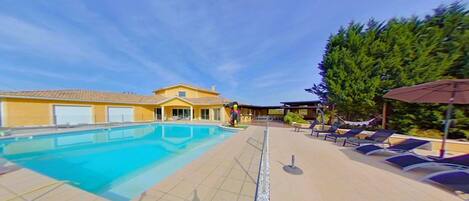 Piscine extérieure