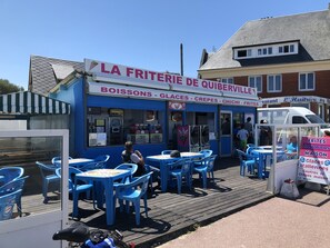 Unclassified image, 5 of 39, button