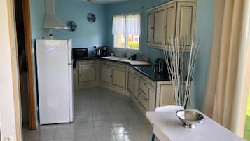 Frigorifero, microonde, forno, lavastoviglie