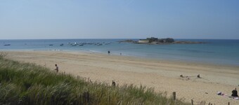 100m² house with 480m² enclosed garden 200m from the sea