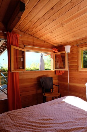 5 habitaciones, tabla de planchar con plancha, cuna de viaje y wifi 