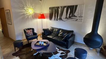 TV, fireplace, stereo