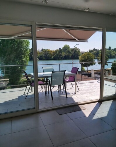 Charming cottage by the Seine