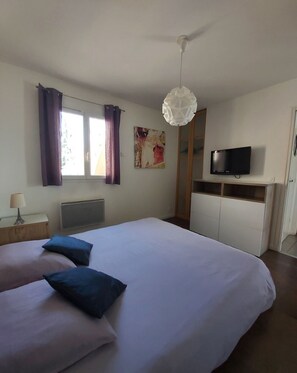 2 soverom, strykejern/-brett, reiseseng for barn og wi-fi