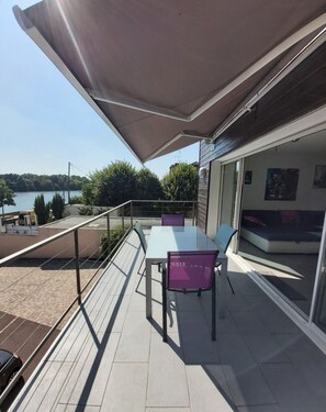 Outdoor dining - Charming cottage by the Seine (Villeneuve-le-Roi)