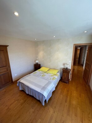 3 chambres, fer et planche Ă repasser, Wi-Fi gratuit, draps fournis