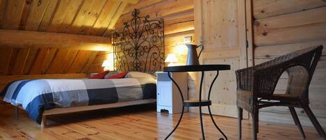 3 bedrooms, iron/ironing board, travel crib, free WiFi