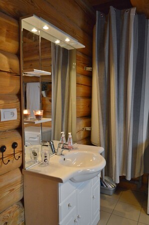 Combined shower/tub, hair dryer, towels, toilet paper