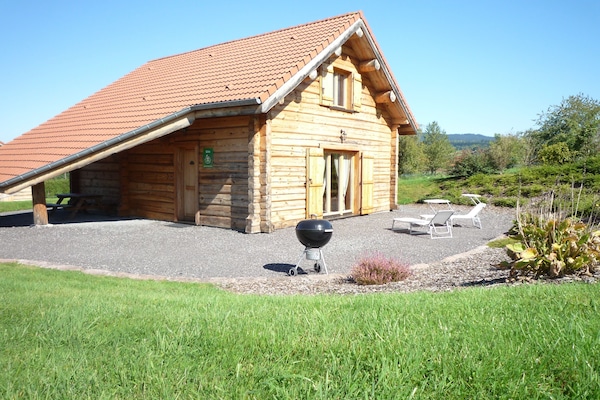 le chalet dans son écrin de verdure