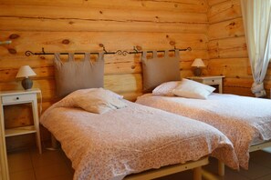 3 bedrooms, iron/ironing board, travel crib, free WiFi