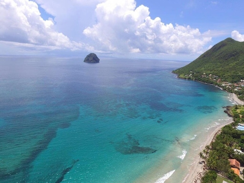 MAGNIFICENT RENOVATED LUXURY F4 IN RESIDENCE WITH SWIMMING POOL AND PARK