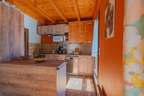 Fridge, microwave, oven, stovetop - Nice country house in Queyras  Alps of south , Embrun , Saint Veran (Abriès)