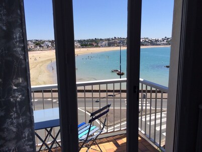 Apartment feet in the water in Erquy breathtaking sea views!