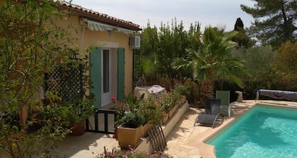 Grand Studio Indépend., Calme,à Nßmes,terrasse et piscine, Cadre Verdure