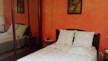 Fer et planche Ă  repasser, Wi-Fi, draps fournis