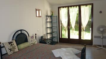 2 Schlafzimmer, Bügeleisen/Bügelbrett, Reisekinderbett