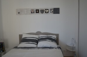 2 bedrooms, iron/ironing board, free WiFi