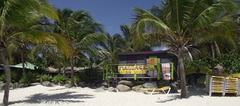 Studio ô Soleil, in the heart of Orient Bay Park, on the beach