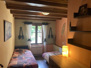 3 bedrooms, iron/ironing board, travel crib, free WiFi - Old farmhouse in the countryside with private pool for 6-8 people (L'honor-De-Cos)