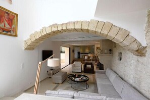 Smart TV, fireplace, table tennis, books