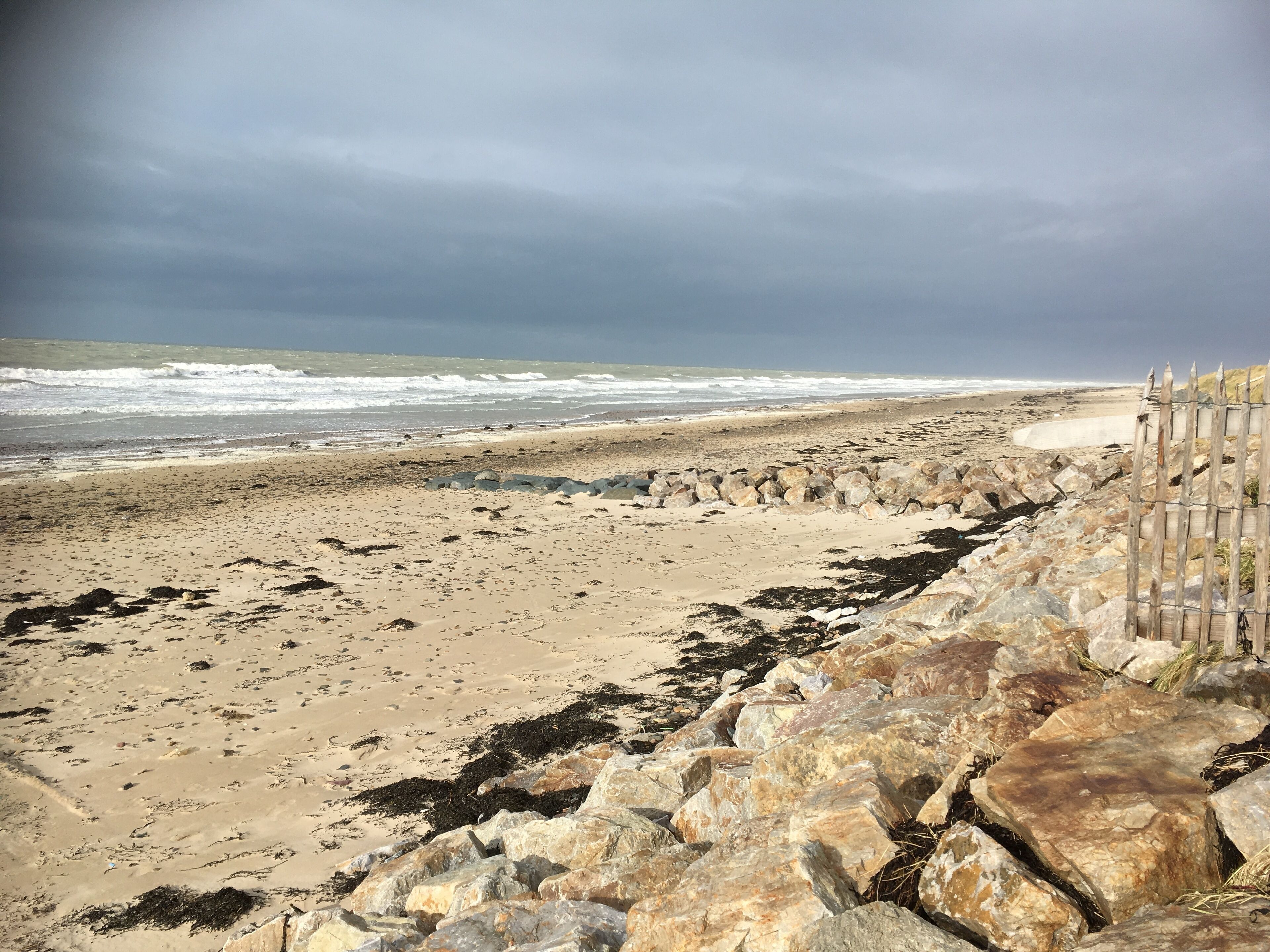 Beach nearby, sun loungers