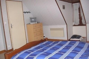 1 bedroom, iron/ironing board