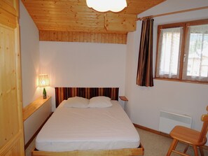 3 bedrooms, iron/ironing board