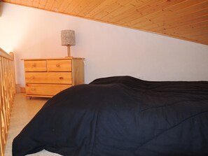 3 bedrooms, iron/ironing board