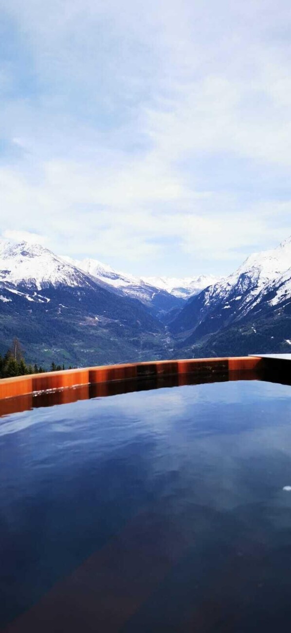Pool - luxurious chalet located in the old village of La Rosière 1850 station (Montvalezan)