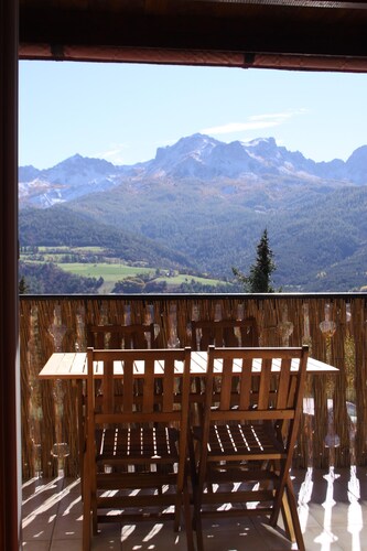 STUDIO SPACIEUX 30M2 balcon terrasse plein sud 4 pers proximité centre ville