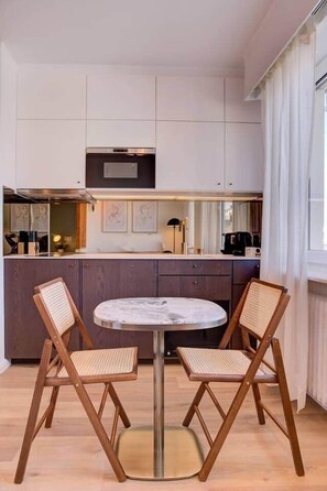 Dining - Furnished flat super central, near cathedral (Luxembourg)